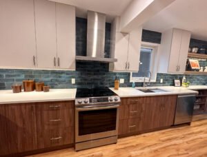 Modern large Cabinets design by Emcab Kitchens