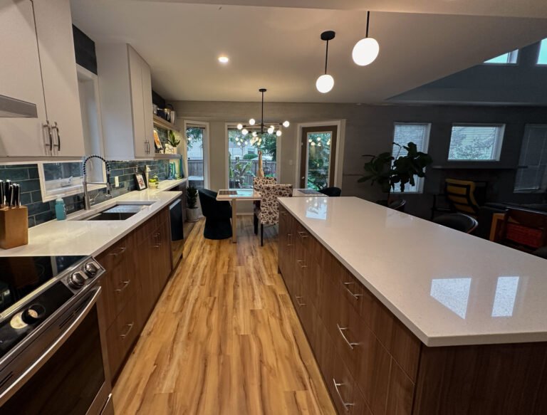 Large and Modern Counter top Design by Emcab Kitchens